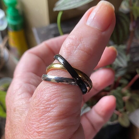 Tri Color Interlock Stainless Steel Ring Size 6 - Picture 6 of 7